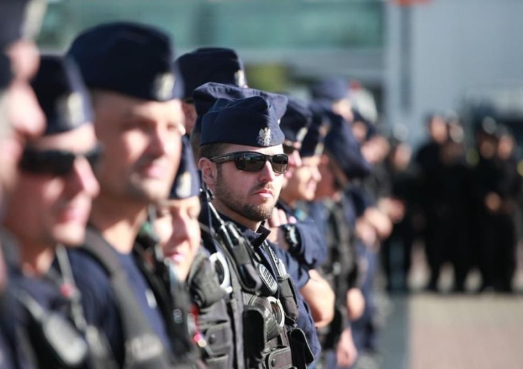 "Jeśli wszystkie ręce na pokład to my zgłaszamy się do służby". Poznańscy policjanci rezygnują z urlopów