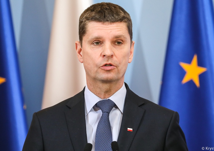 Matury i egzamin ósmoklasisty przełożone. Na kiedy? Minister edukacji tłumaczy