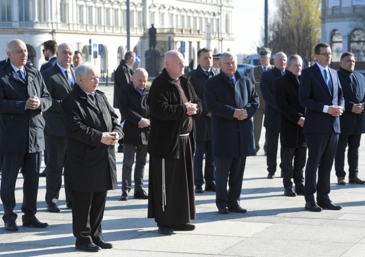 Zakaz zgromadzeń a obchody 10. rocznicy katastrofy smoleńskiej. Stołeczna policja odpowiada