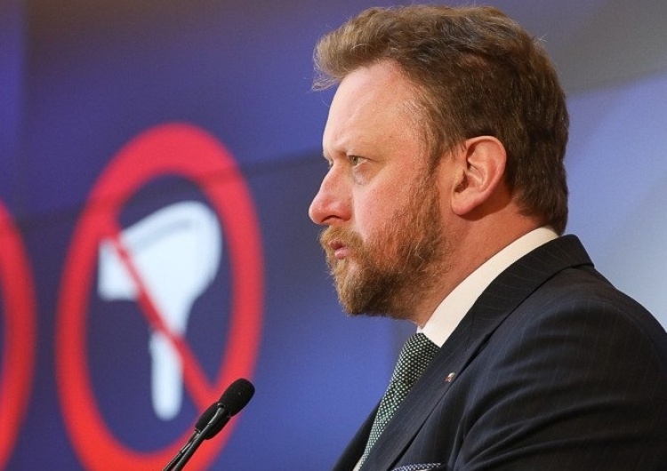 "Odległości powinny być większe". Szumowski zabrał głos ws. obchodów 10. rocznicy katastrofy smoleńskiej