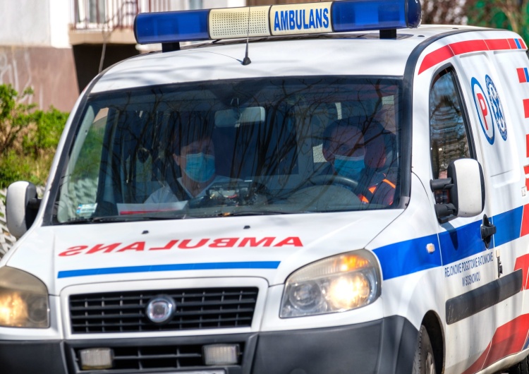 Ministerstwo Zdrowia: Zmarły 24 osoby zakażone koronawirusem. 318 nowych przypadków