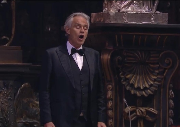  [video] "Muzyka dla nadziei". Andrea Bocelli śpiewa na Wielkanoc w pustej katedrze w Mediolanie