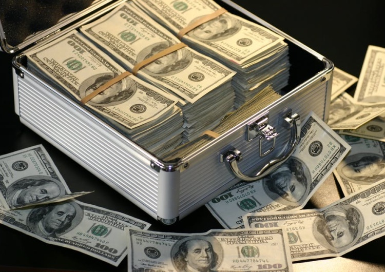 Forbes: 10 miliarderów zarobiło w tydzień 51 mld dolarów na pandemii. Śpiewak: Kryzys wykorzystano...