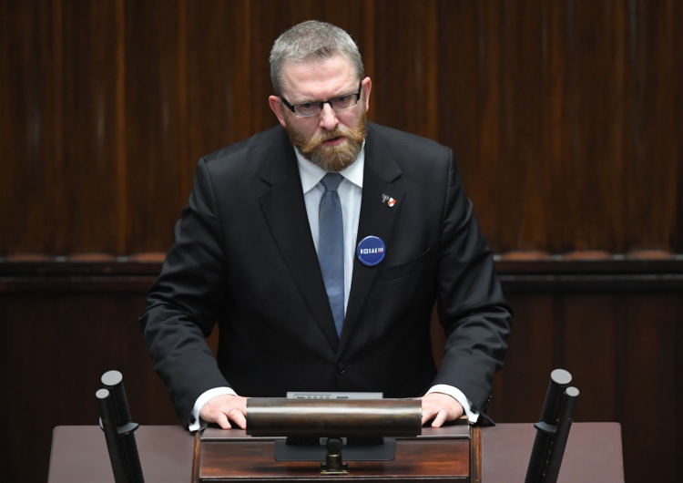 Awantura w Sejmie. Braun: "Nachodzi mnie ochota, żebyście zniknęły". Marszałek wyłączyła mikrofon