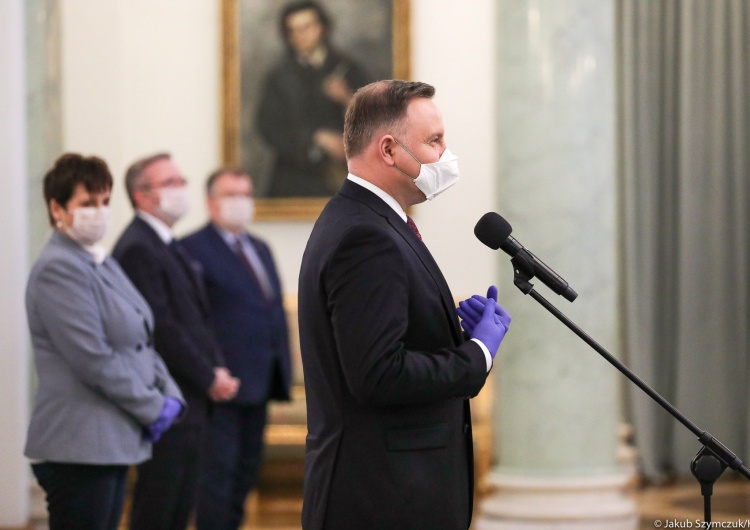Prezydent: Rusza projekt "Polskie Szwalnie", który zajmie się produkcją maseczek ochronnych