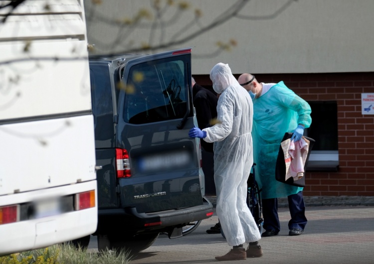 Zmarło czternaście osób zakażonych koronawirusem. Ponad 8,3 tys. potwierdzonych przypadków