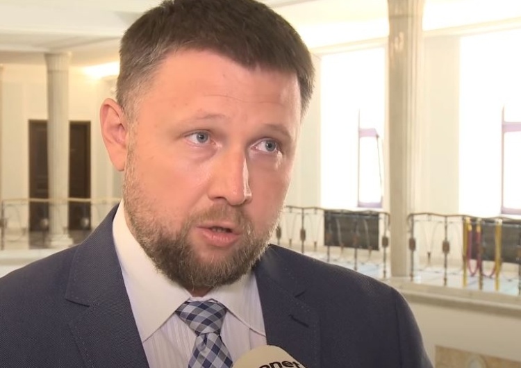 Opozycja grozi Szumowskiemu prokuraturą. Kierwiński: "Okazał się politykiem PiS ze złamanym kręgosłupem"