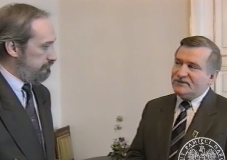 zrzut ekranu [video] Prof. Cenckiewicz opublikował film z archiwum IPN, w który Wałęsa prosi o wgląd do swojej teczki