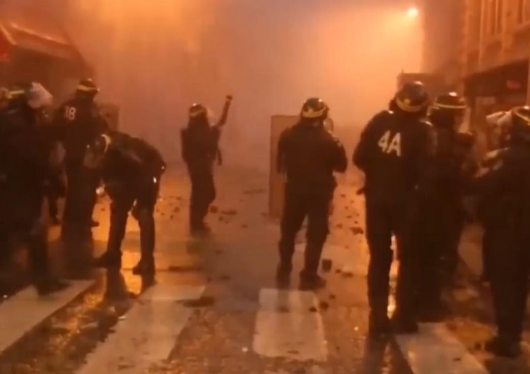 Noc zamieszek pod Paryżem, starcia z policją. "Ludzie są głodni" tłumaczy lewicowa polityk