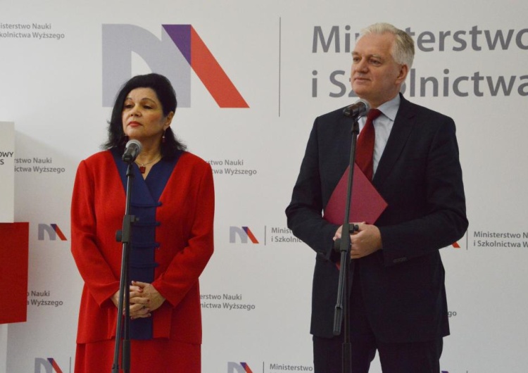 Pomysł płatnych studiów się oddala. Brak społecznego przyzwolenia