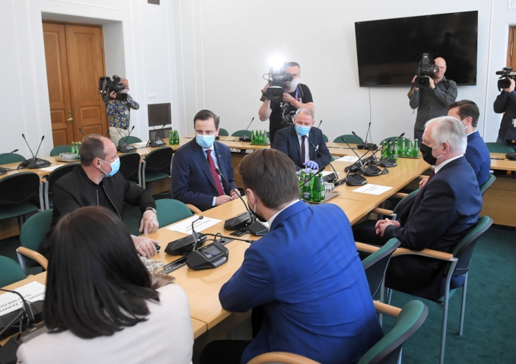Grzegorz "GrzechG" Gołębiewski: Wściekły wirus polityczny