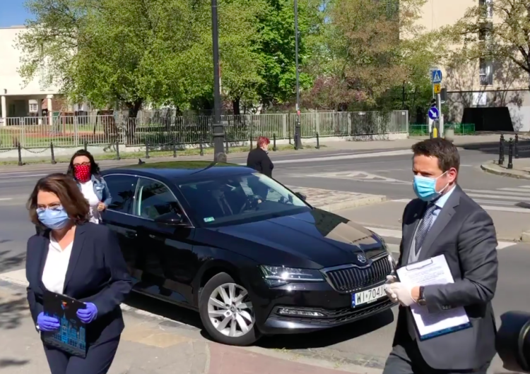  [WIDEO] Kierowca Kidawy-Błońskiej przyłapany na łamaniu przepisów. TVP info publikuje nagranie