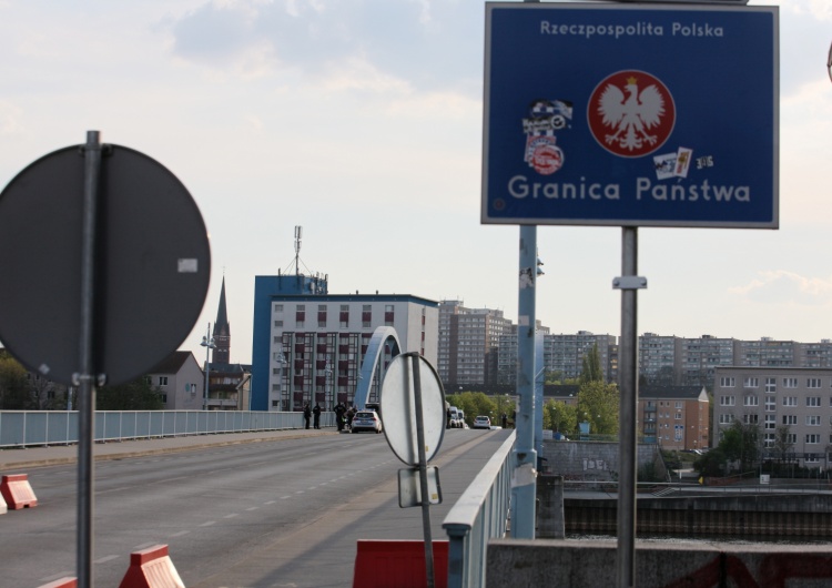 Kwarantanna dla przekraczających granice przedłużona do odwołania. Jest zmiana w rozporządzeniu rządu