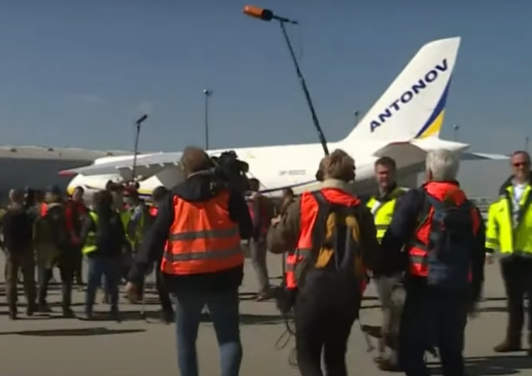  [video] Tak Niemcy witali na Lotnisku w Lipsku An-225 Mrija z transportem maseczek z Chin