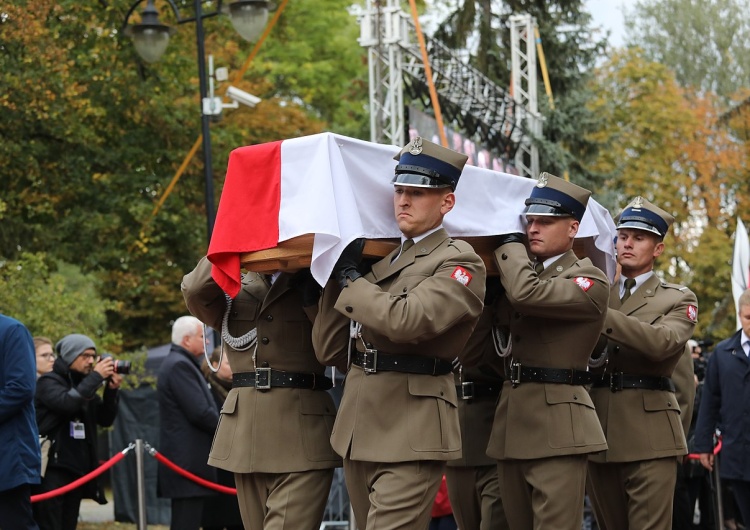 By Sejm RP fot. Kancelaria Sejmu/Rafał Zambrzycki - pożegnanie Kornela Morawieckiego Jutro urodziny śp. Kornela Morawieckiego. Dziś przy grobie Ojca modlił się Premier Morawiecki