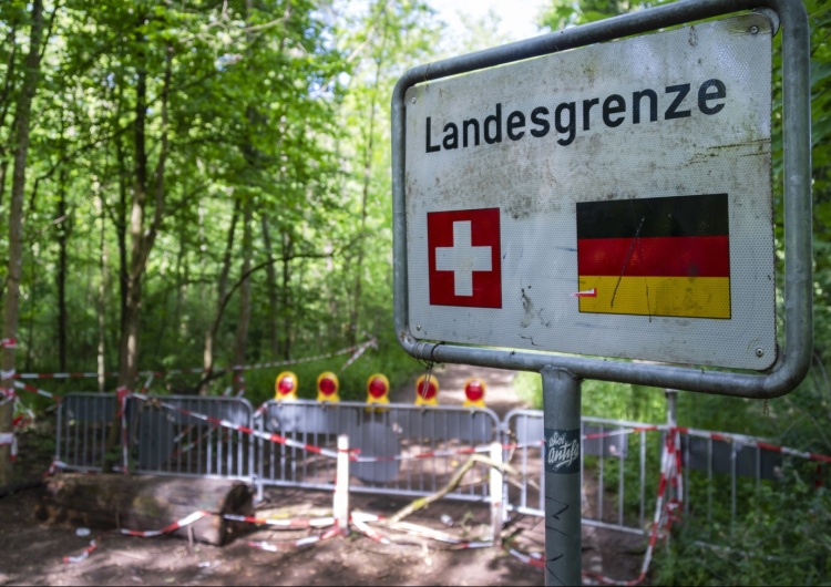 PAP/EPA/GEORGIOS KEFALAS W Niemczech pandemia koronawirusa wyhamowuje? Liczba infekcji w tym kraju spada trzeci dzień z rzędu