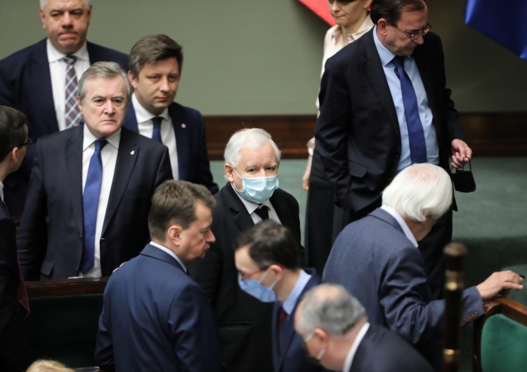  "Die Zeit": "Młoda polska demokracja stacza się na skraj kryzysu państwowego"