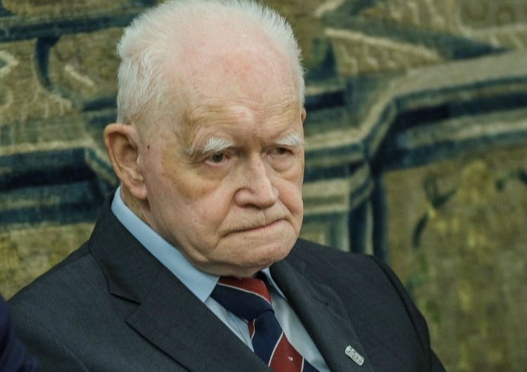 "Ktoś odpowie przed Trybunałem Stanu". Adam Strzembosz grozi rządowi