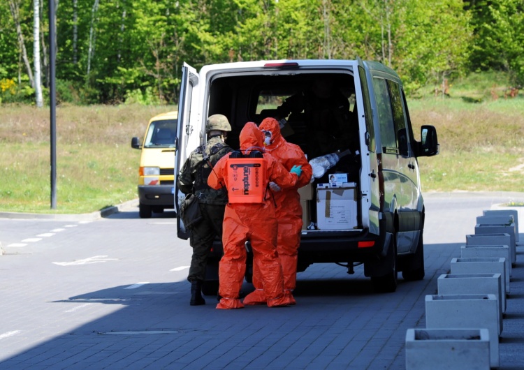 Zmarło kolejne 20 osób zakażonych koronawirusem. Nowy raport Ministerstwa Zdrowia