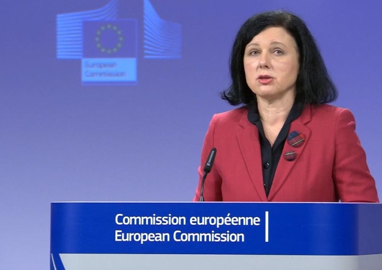Vera Jourova o Polsce w niemieckich mediach: "KE jest czujna, ale obywatele sami muszą się bronić"