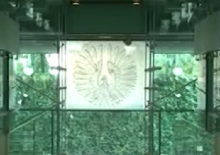 "Prosimy o usunięcie z kompleksu budynków Sądu Najwyższego zielonych imitacji godła"