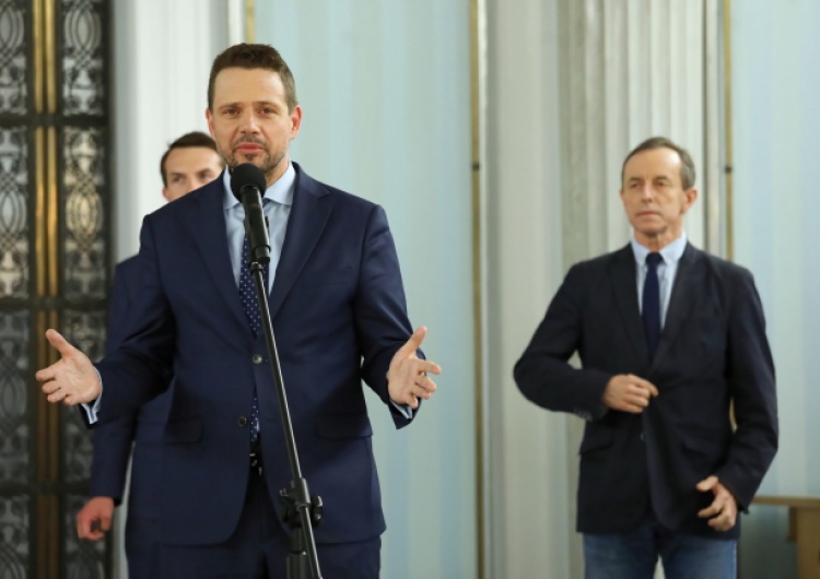 "Kochani warszawiacy, wiem, ze część z was rozczarowała moja decyzja..." tłumaczy się Trzaskowski