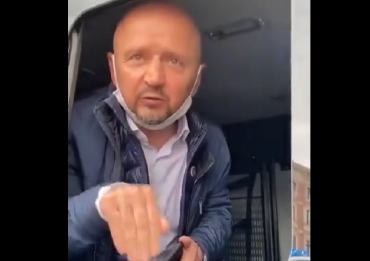 Screen [VIDEO] Senator Jacek Bury okupuje radiowóz. "Nie wyjdę, dopóki dowódca się nie zamelduje tutaj"