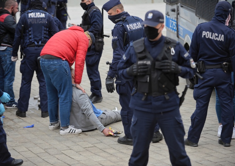 "Środki porządkowe były adekwatne do sytuacji". Szef MSWiA o zajściach podczas protestu przedsiębiorców