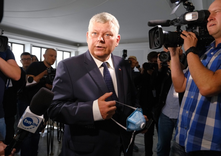 "Rozmowy zakończone sukcesem (...) Lewica była najlepiej przygotowana". Suski zaskoczył po okrągłym stole