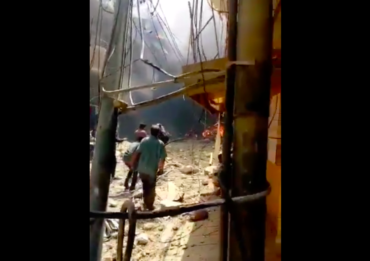  [WIDEO] Pakistan: Rozbił się samolot z około 100 osobami na pokładzie