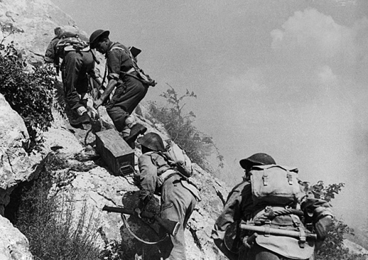 Autor nieznany - Melchior Wańkowicz: Bitwa o Monte Cassino "Pancerny lis" spod Monte Cassino ściągnięty do Polski. Trafi do Muzeum Broni Pancernej w Poznaniu