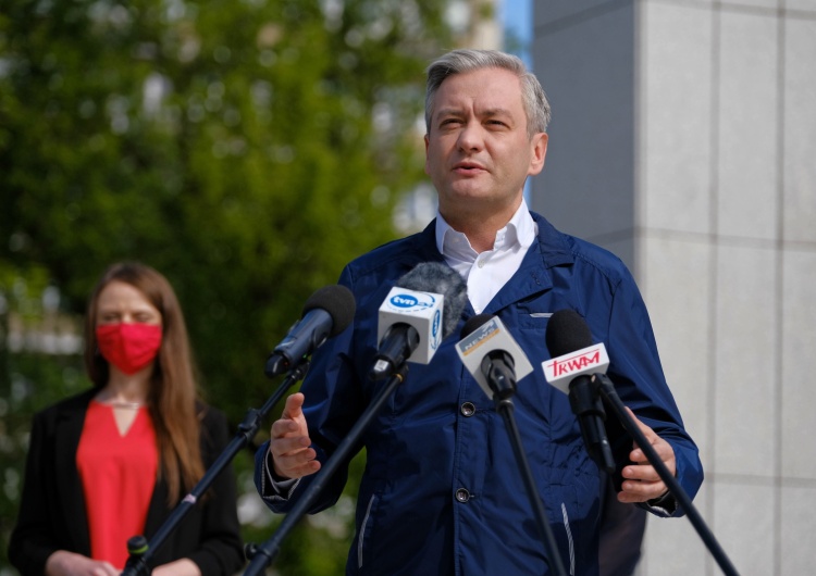 "I tak będziemy wychodzić na ulicę". Biedroń apeluje do premiera