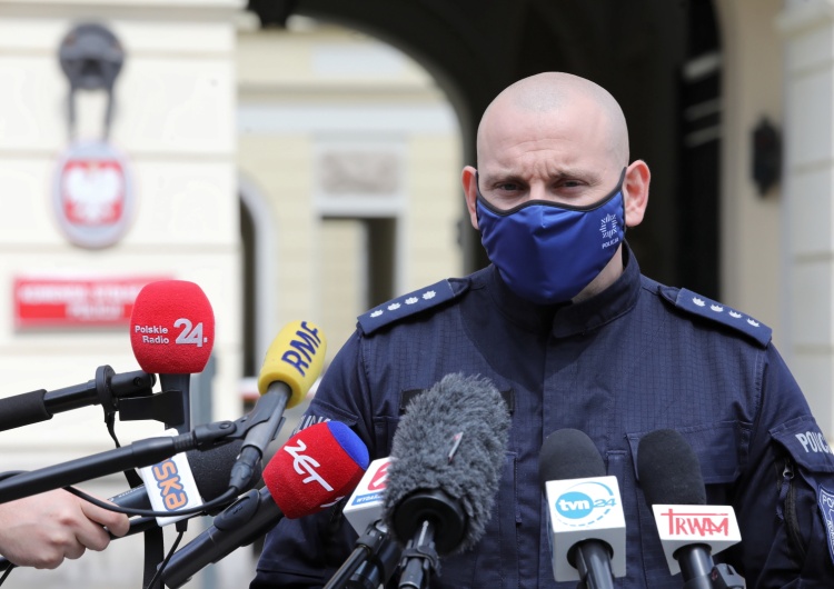 Tomasz Gzell Policja: Jeden z zatrzymanych podczas protestu przedsiębiorców ma powszechne objawy zakażenia