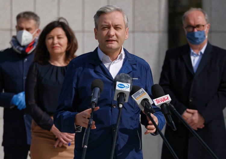 "W tej chwili nie widzę potrzeby zmiany kandydata". Czarzasty o fatalnych wynikach sondażowych Biedronia
