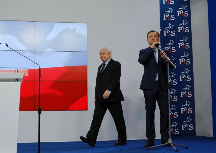Trwa spotkanie w siedzibie PiS. Na miejscu ważni politycy Zjednoczonej Prawicy