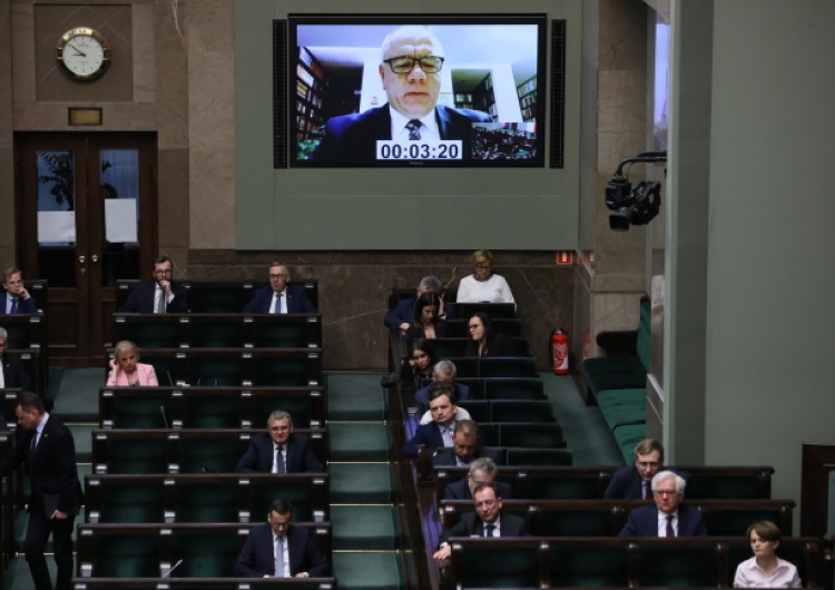  "Zaprzestaliśmy wyprzedaży majątku narodowego". Sejm odrzucił wniosek o wotum nieufności wobec min Sasina