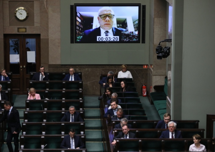 "Zaprzestaliśmy wyprzedaży majątku narodowego". Sejm odrzucił wniosek o wotum nieufności wobec min Sasina
