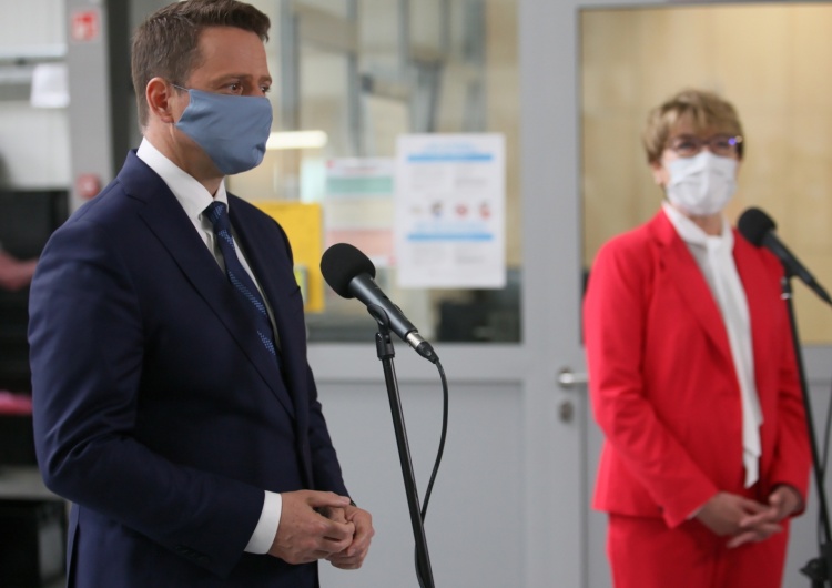 Dziennikarka: "Zgłaszają się do mnie pracownicy szkół, w których zbierane są podpisy na Trzaskowskiego"