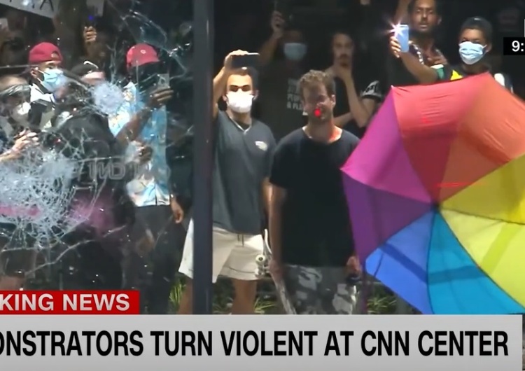  [video] "To jakby KOD zaatakował TVN". Radykalne lewackie bojówki... zaatakowały siedzibę CNN w Atlancie