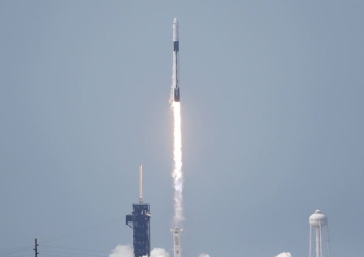  [video] Rakieta Falcon 9 wynosi na orbitę kapsułę z dwoma astronautami. USA uniezależniają się od Rosji