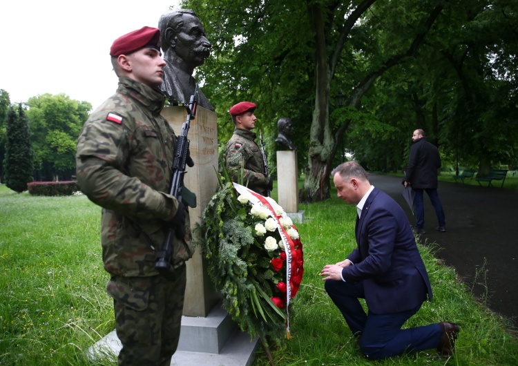  Kraków: Prezydent złożył kwiaty pod pomnikiem Wincentego Witosa