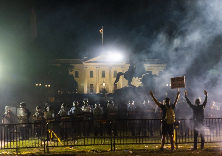  USA: Pomnik Kościuszki pod Białym Domem zdewastowany, Trump sprowadzony do podziemnego schronu
