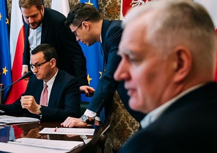 "Pogońmy razem pisowskich frajerów". Gowina zapytano, czy podoba mu się twórczość syna