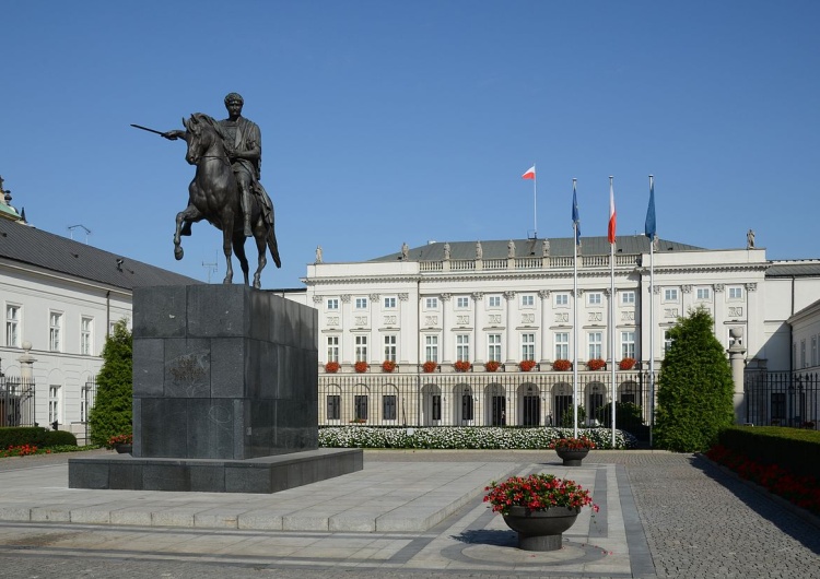 Warszawa Pałac Prezydencki 2011 [Felieton "TS"] Paweł Janowski: Antypolski Sześciopak