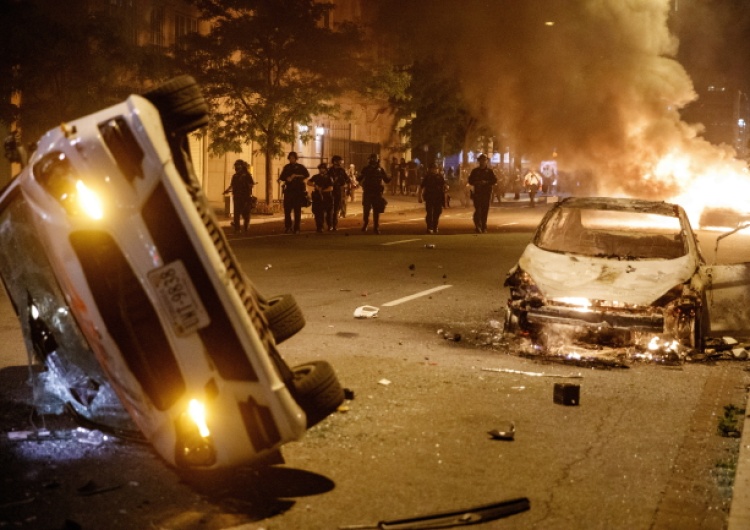 W USA lewaccy bojówkarze szabrują sklepy i biją ludzi, u nas rzecznik SLD pyta jak się zapisać do Antify