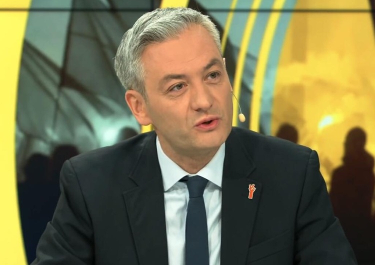 "Wilk przywdziewa owczą skórę". Biedroń wbija szpilkę Trzaskowskiemu