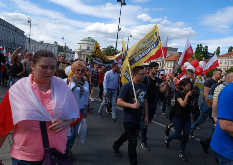 Mateusz Marek Gwiezdne Wojny, imperator i kwarantanna, czyli "strajk przedsiębiorców" zakończony przed siedzibą PiS