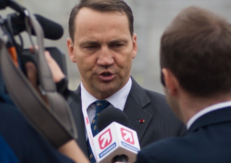  "Proszę przyznać, że dałby radę". Sikorski chce Giertycha na stanowisku prokuratora generalnego