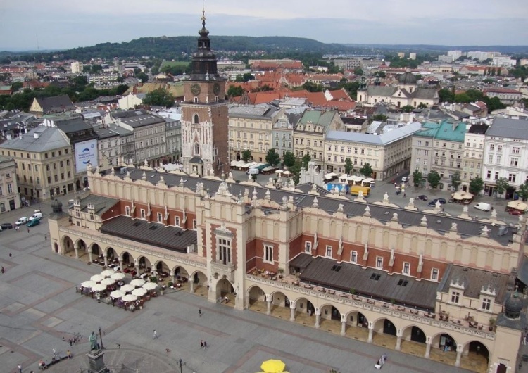  Jerzy Bukowski: Kamper wyborczy Hołowni wjechał bez zezwolenia na krakowski Rynek Główny