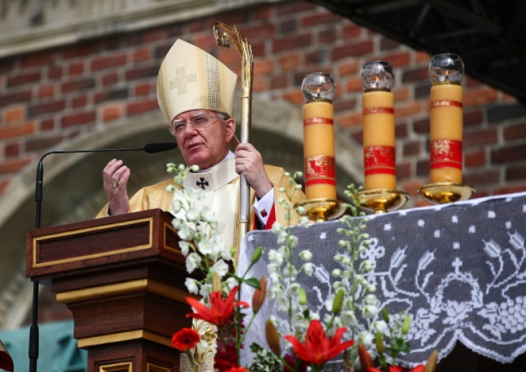  Abp Jędraszewski: groźby wobec osób, które nie zgadzają się na ideologie uwłaczające godności człowieka